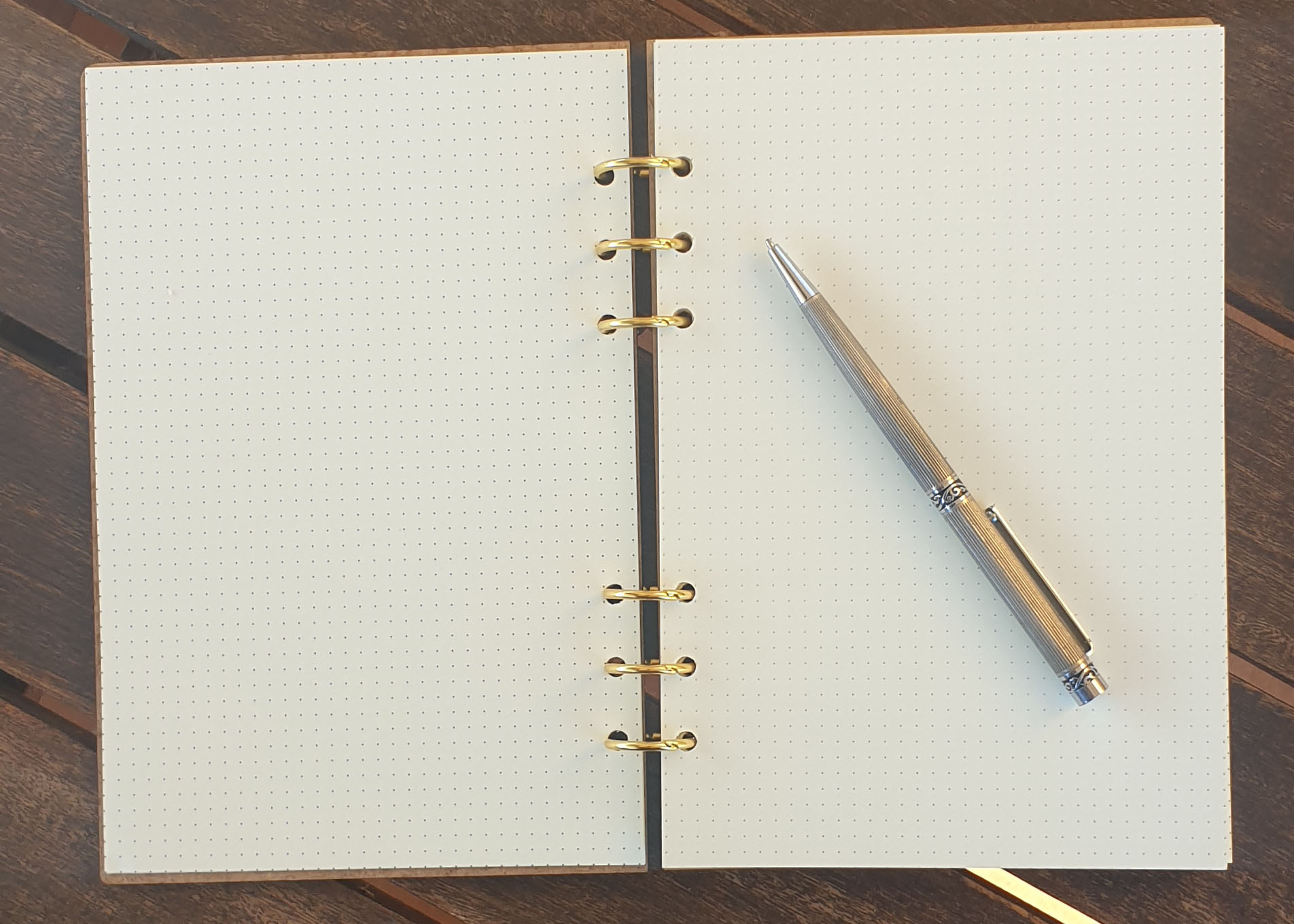 Libreta madera akashicos