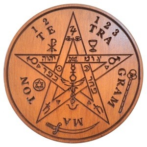 Símbolo tetragrámaton en madera