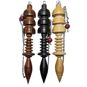 Pendulo madera Toutankamon