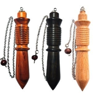 Como péndulo de madera mestre